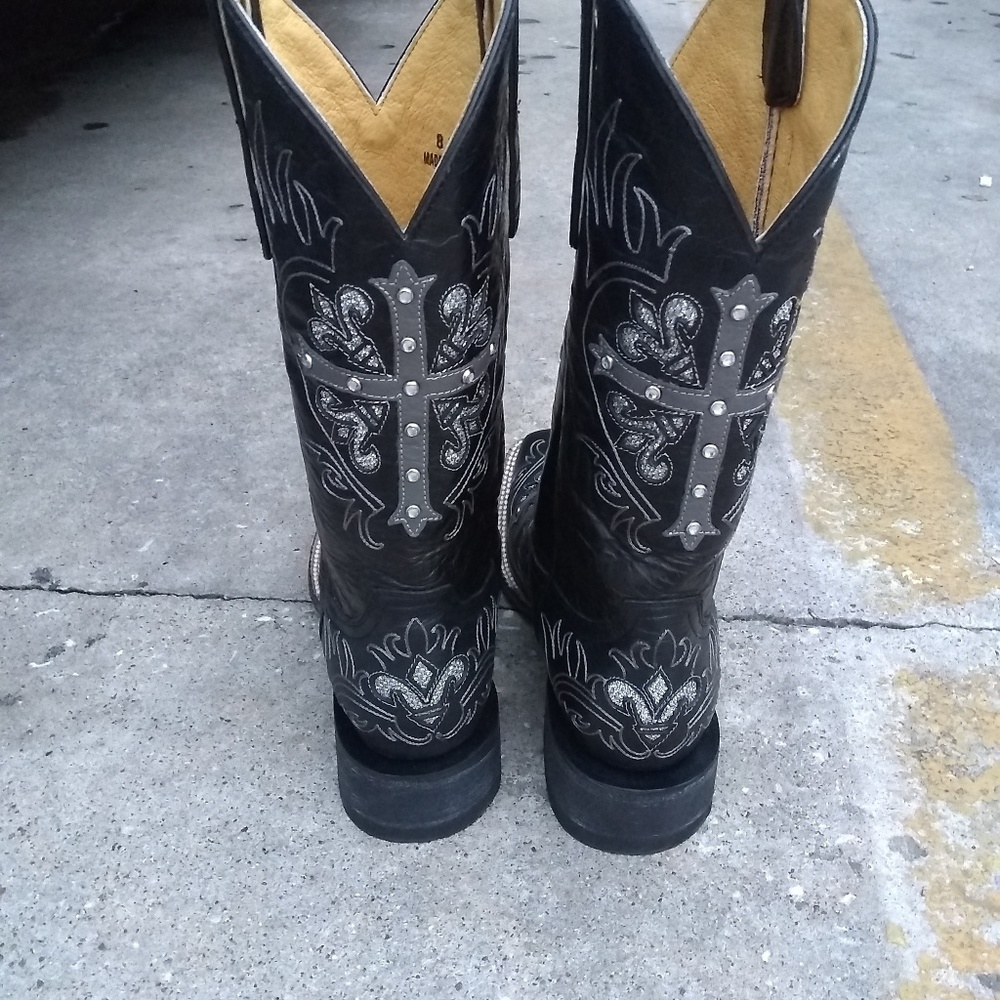 Womens boots $100.00